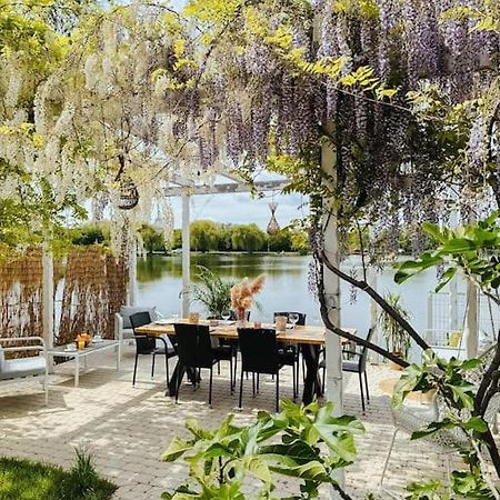 Therme - Corbeanca By The Lake Luxury Villa Esterno foto
