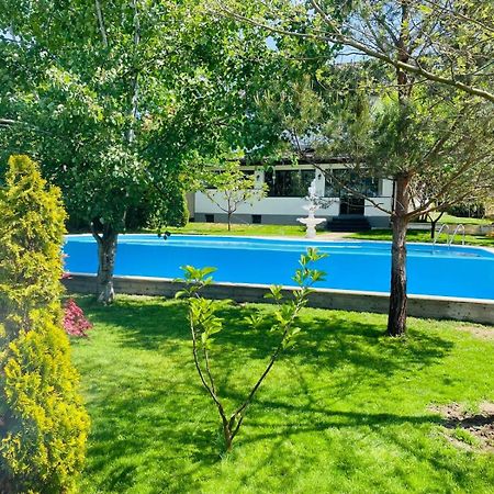 Therme - Corbeanca By The Lake Luxury Villa Esterno foto