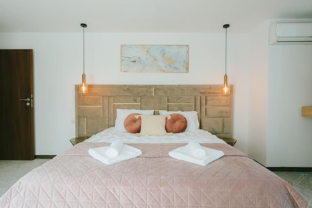 Therme - Corbeanca By The Lake Luxury Villa Esterno foto