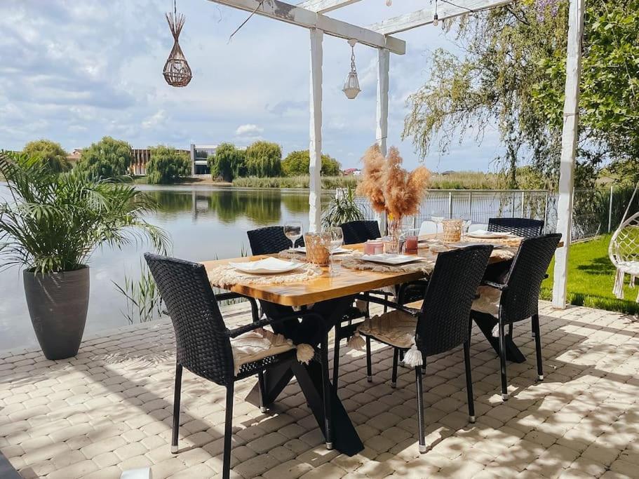 Therme - Corbeanca By The Lake Luxury Villa Esterno foto