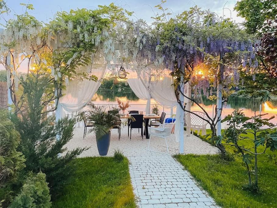 Therme - Corbeanca By The Lake Luxury Villa Esterno foto