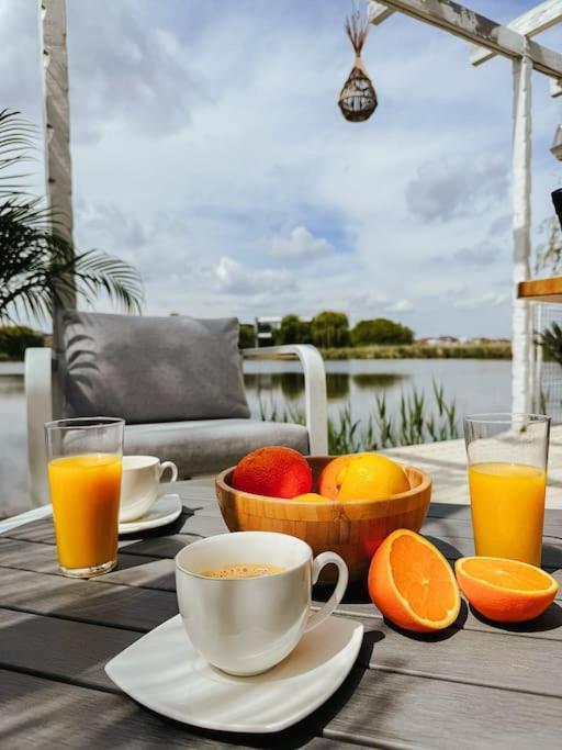 Therme - Corbeanca By The Lake Luxury Villa Esterno foto