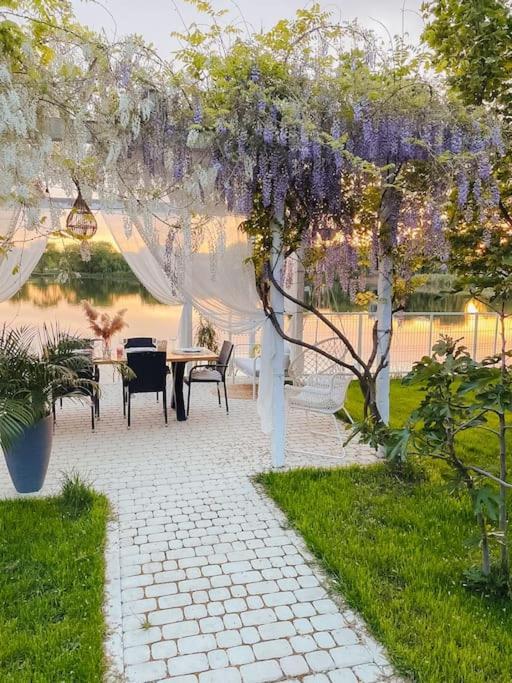Therme - Corbeanca By The Lake Luxury Villa Esterno foto
