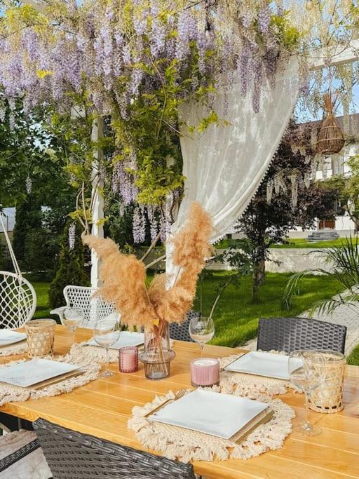 Therme - Corbeanca By The Lake Luxury Villa Esterno foto