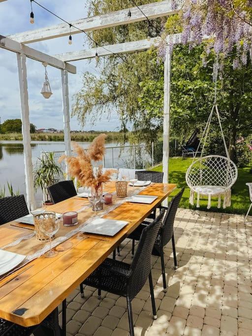 Therme - Corbeanca By The Lake Luxury Villa Esterno foto