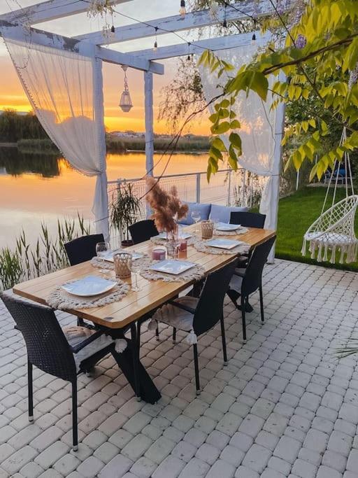 Therme - Corbeanca By The Lake Luxury Villa Esterno foto