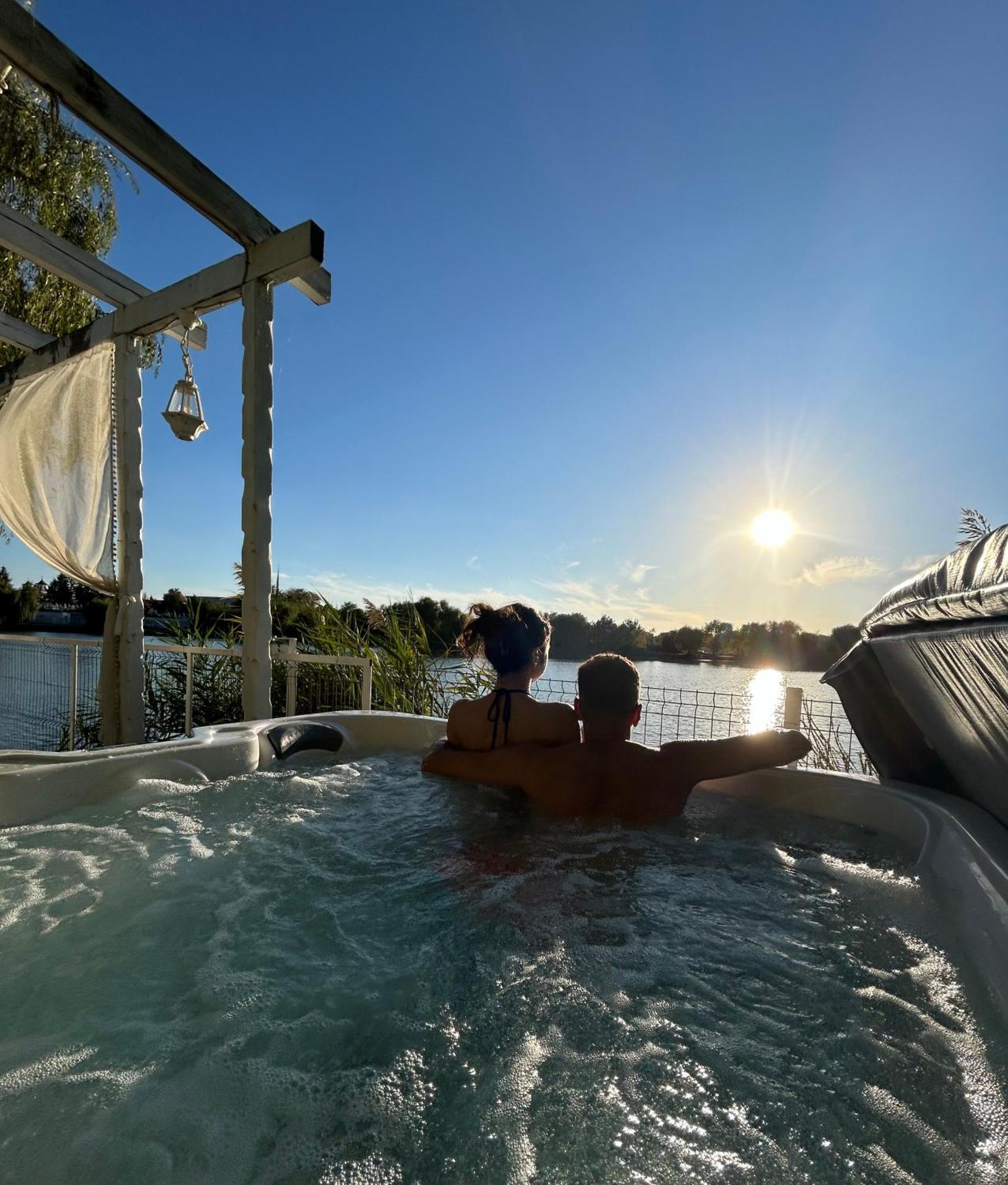 Therme - Corbeanca By The Lake Luxury Villa Esterno foto