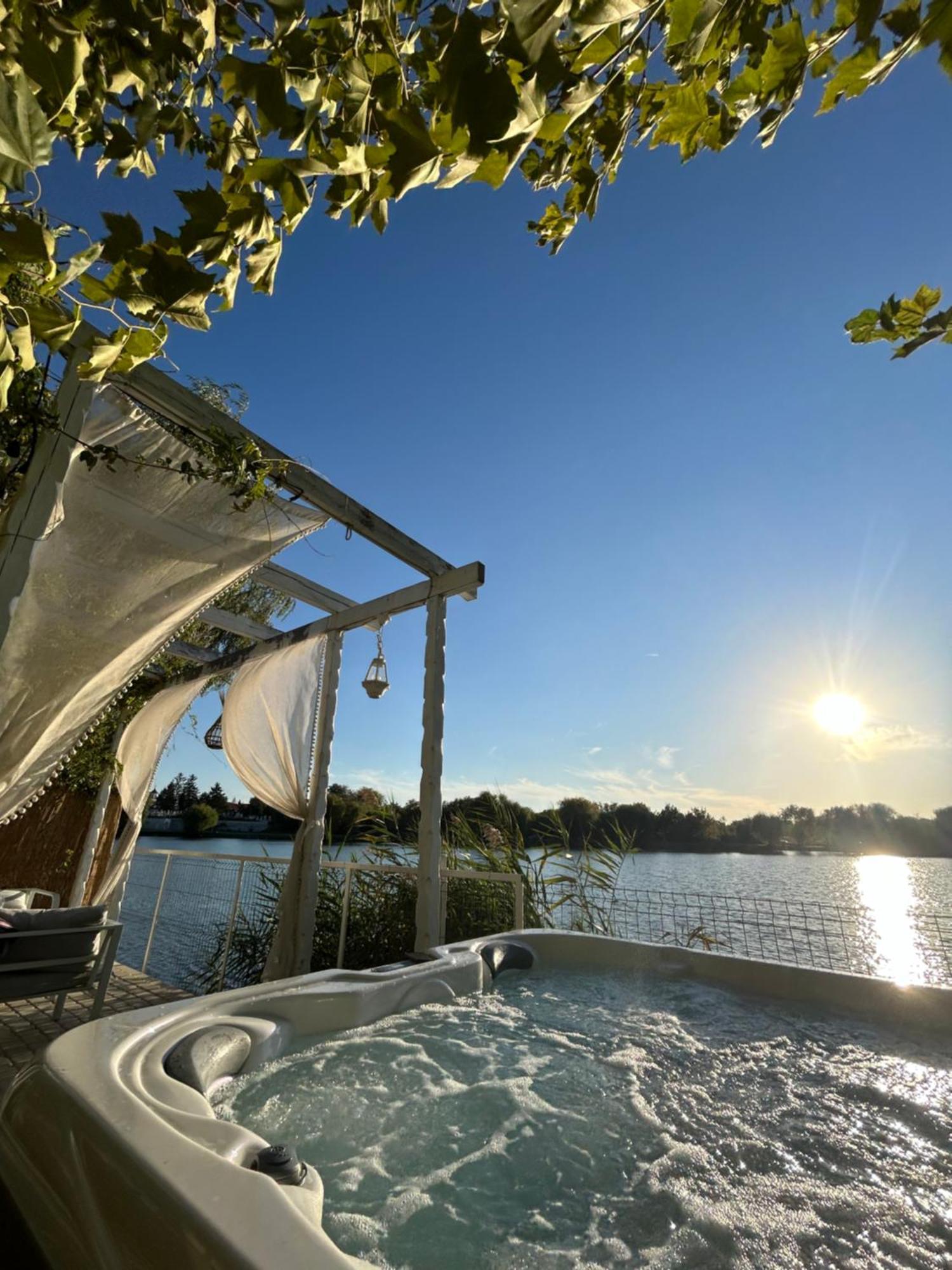 Therme - Corbeanca By The Lake Luxury Villa Esterno foto